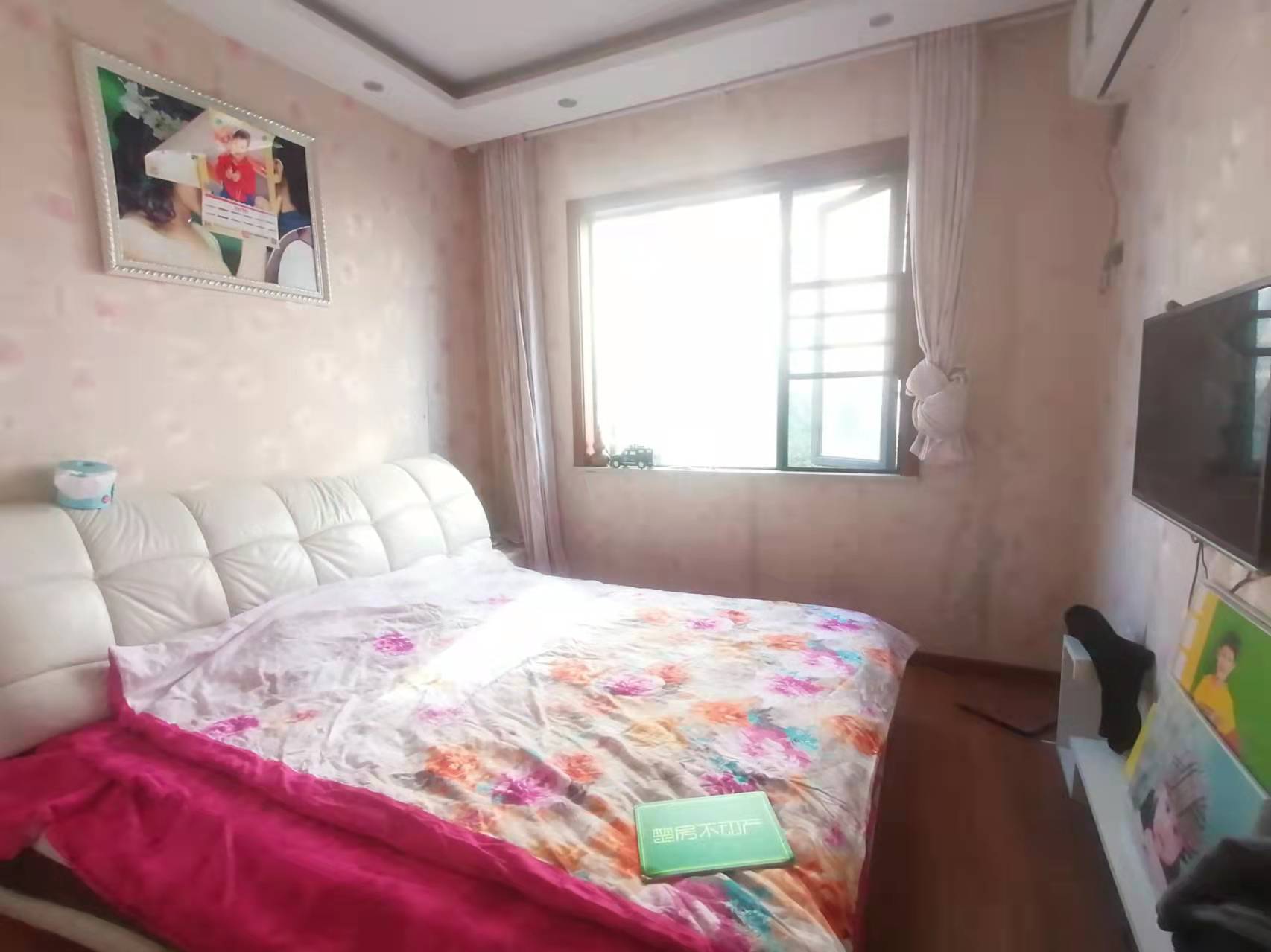 御台公馆精装修小三房证满2年家具家电留下采光超好价格可谈