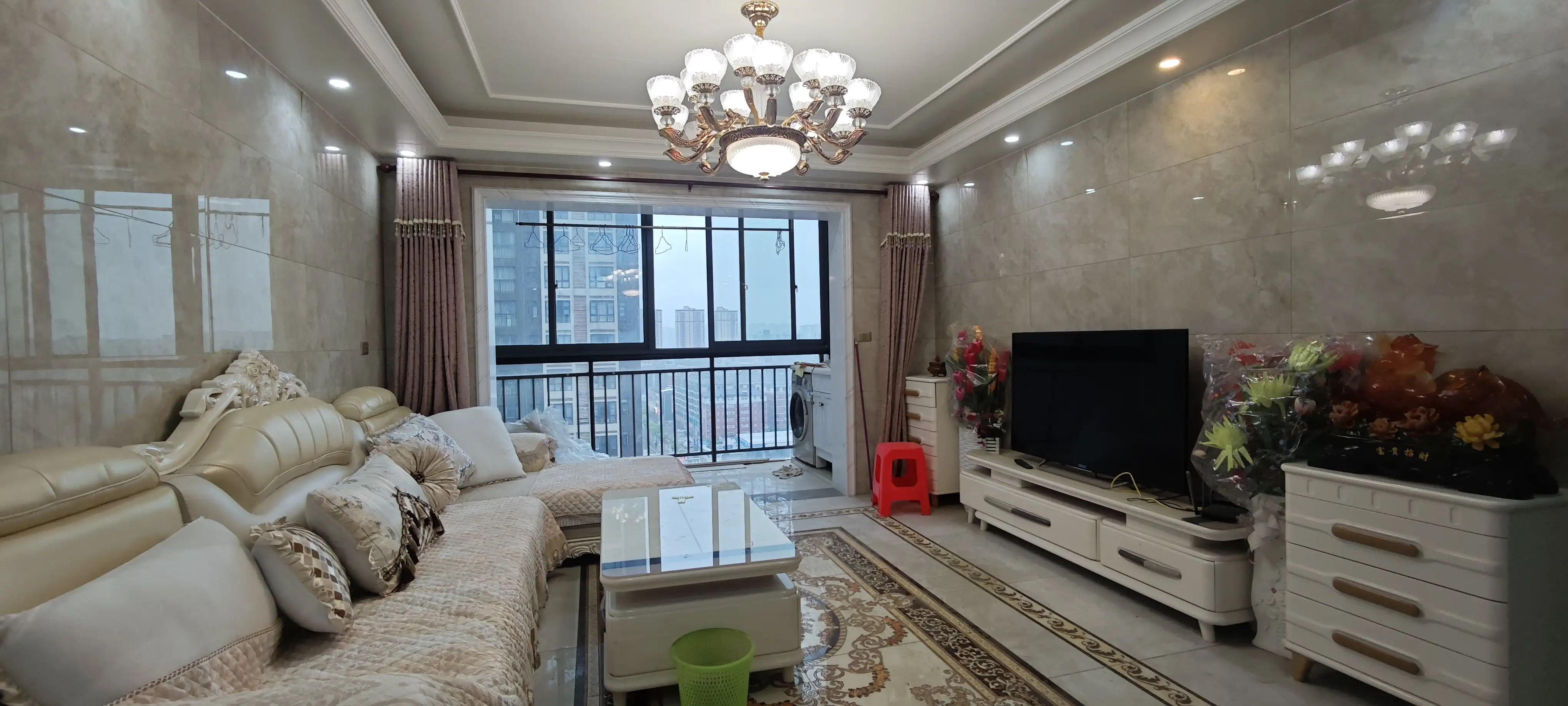 一中对面，和合国际，边户 ，单价4900，电梯好楼层，精装三房，南北通透