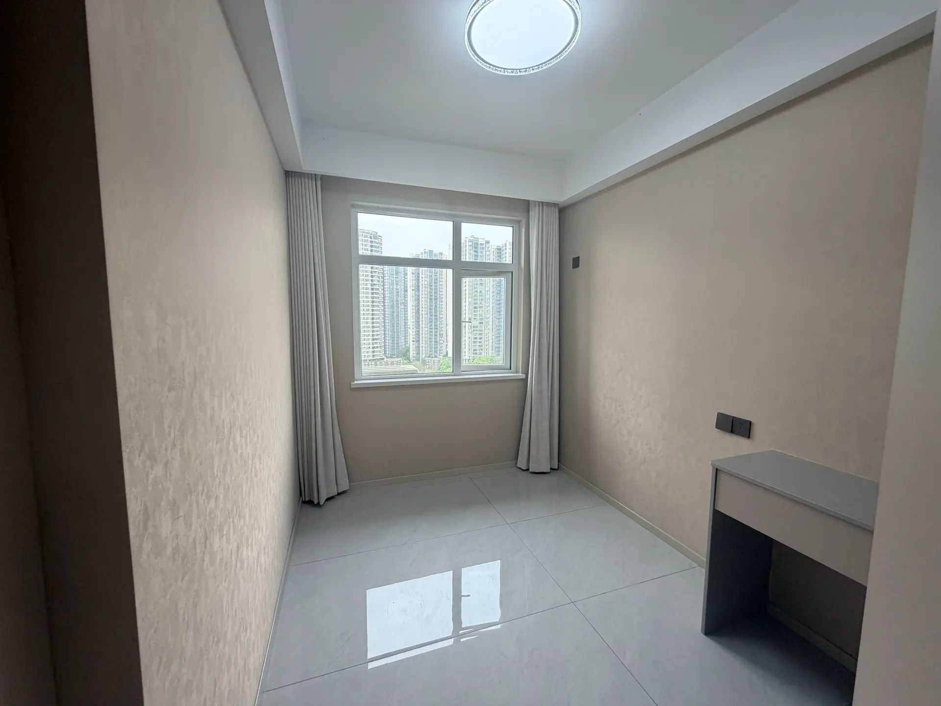 城南，天诚缘，电梯15楼，全新精装三房二卫，证满二，业主诚心出售