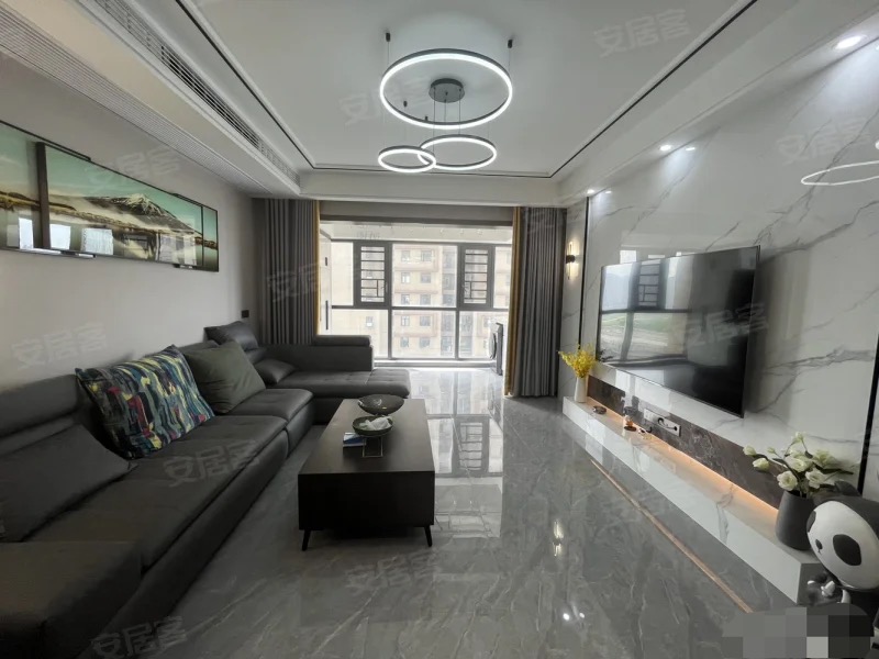 亏本出，城南，元泰未来城C区，边户，精装三房，证件满二，几乎全新，户型好