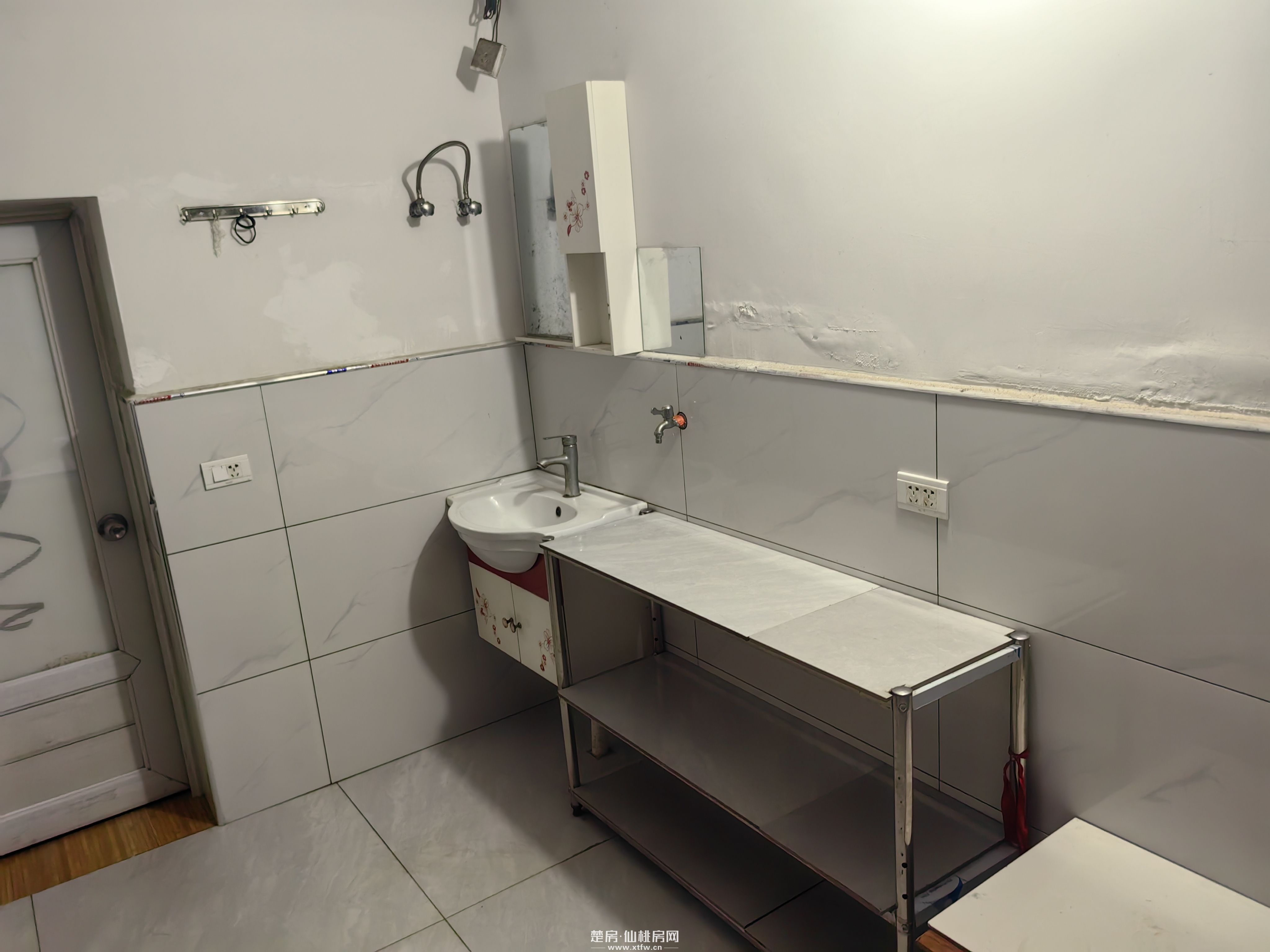 仙桃市前通路富锦公寓一楼架空层出租