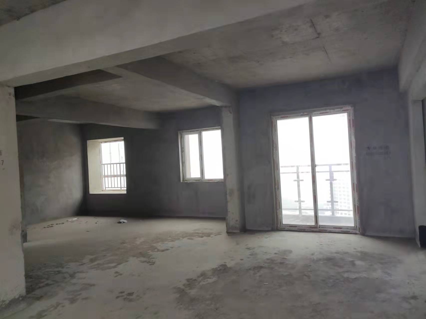 银湖城中高楼层毛坯大三房采光好看房方便