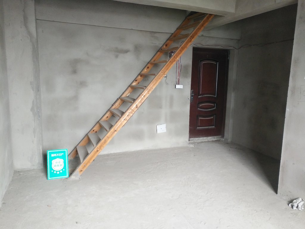 田园国际毛坯复式沃尔玛商圈出行方便