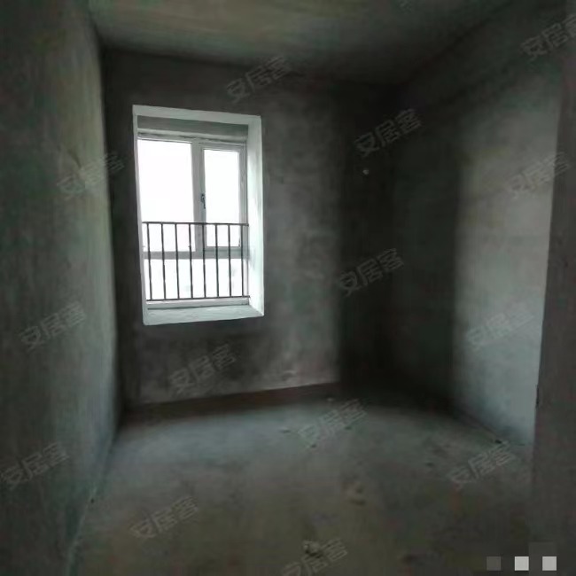 311，捡漏！房东急售，风和日丽，4房​，单价4500，送车位，电梯好楼层，采光好