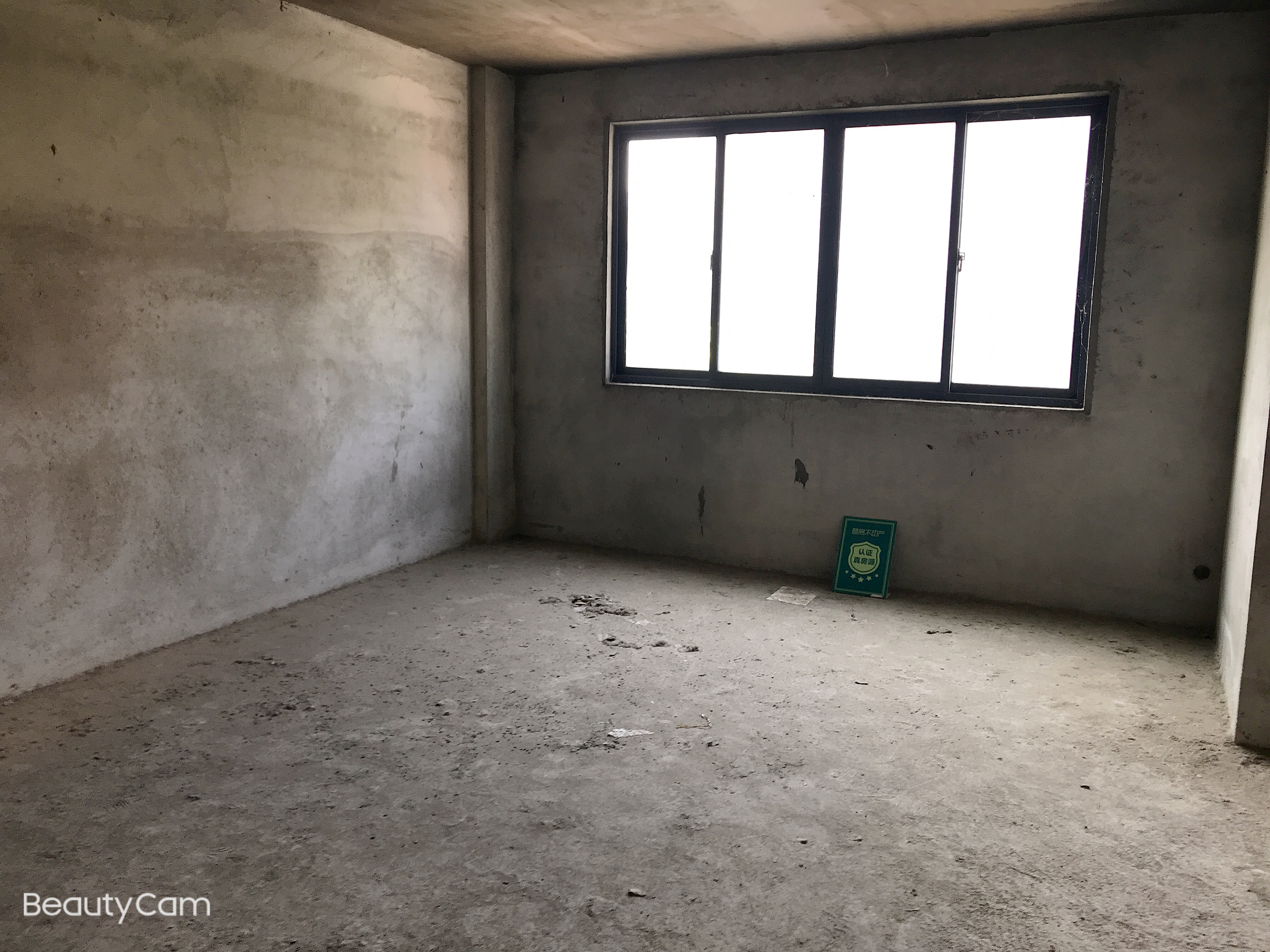 城南一品苑北苑对面毛坯四房证满二双阳台送入户花园看房方便