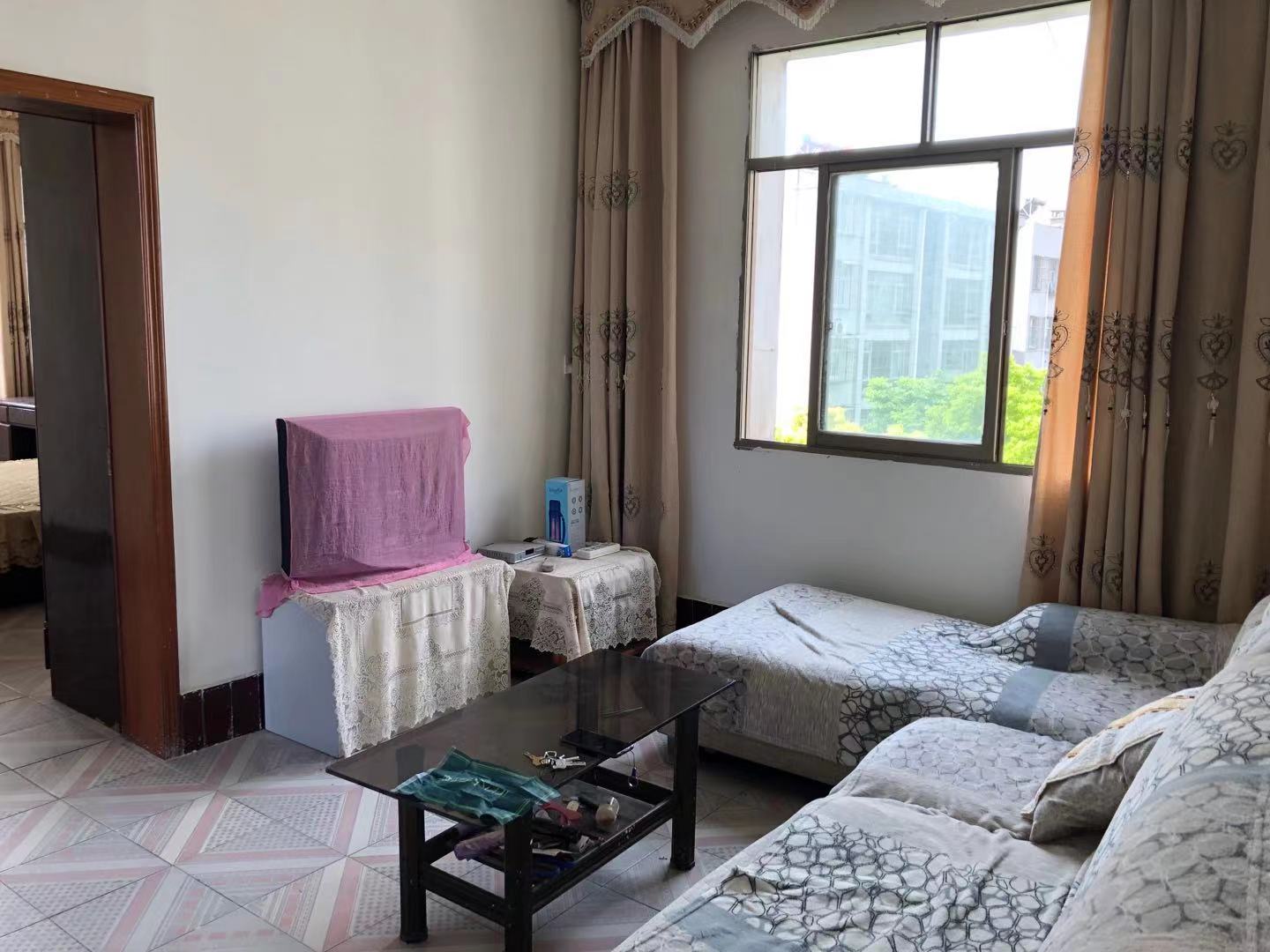 毅德园旁边的农行宿舍中装三房带车库位置好生活方便