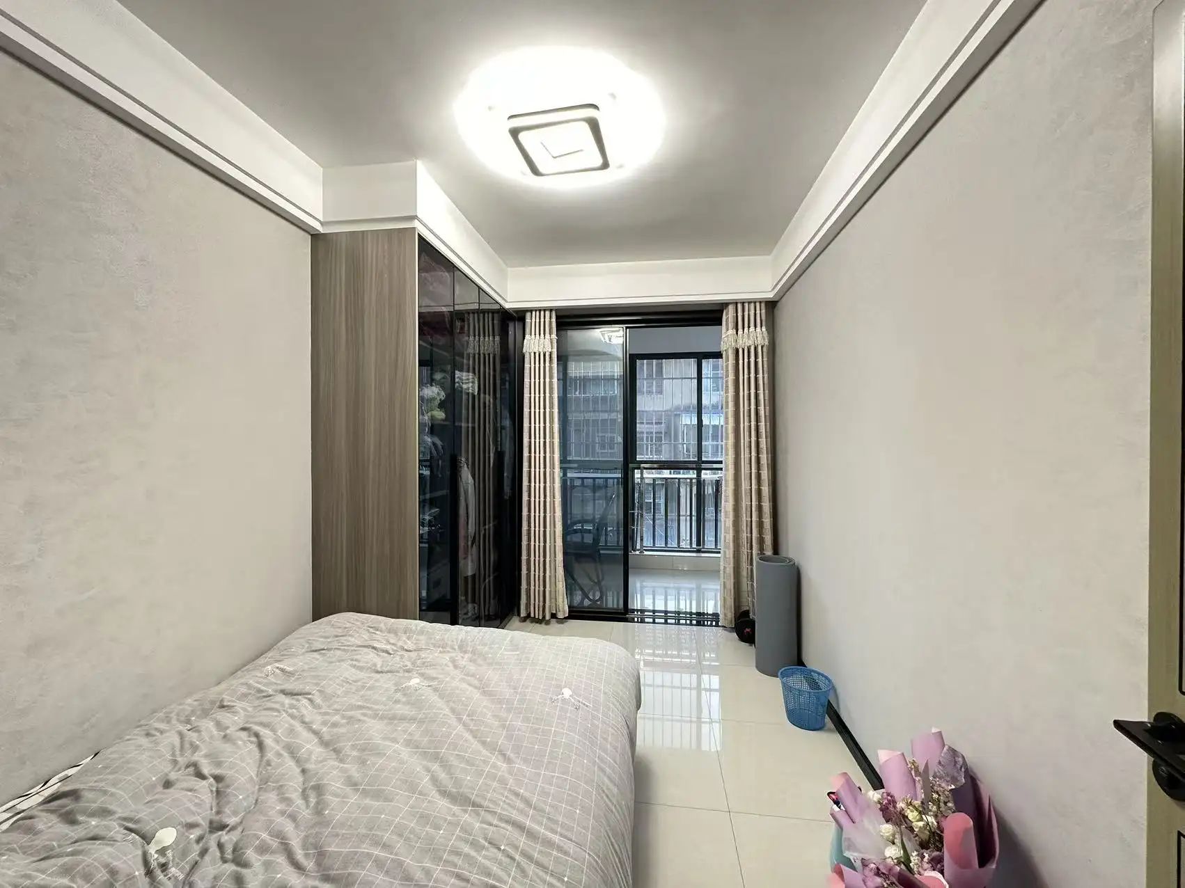 捡漏，江滩公园附近，步梯3楼，成色新，精装三房，南北双阳台，证满二