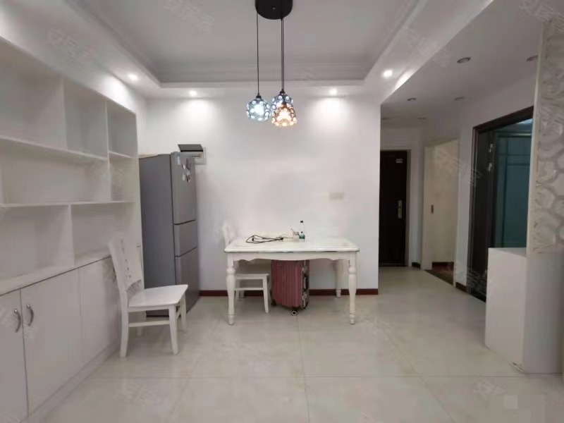 239，急售，城南新街，电梯15楼，好楼层，精装两房，老证，户型方正