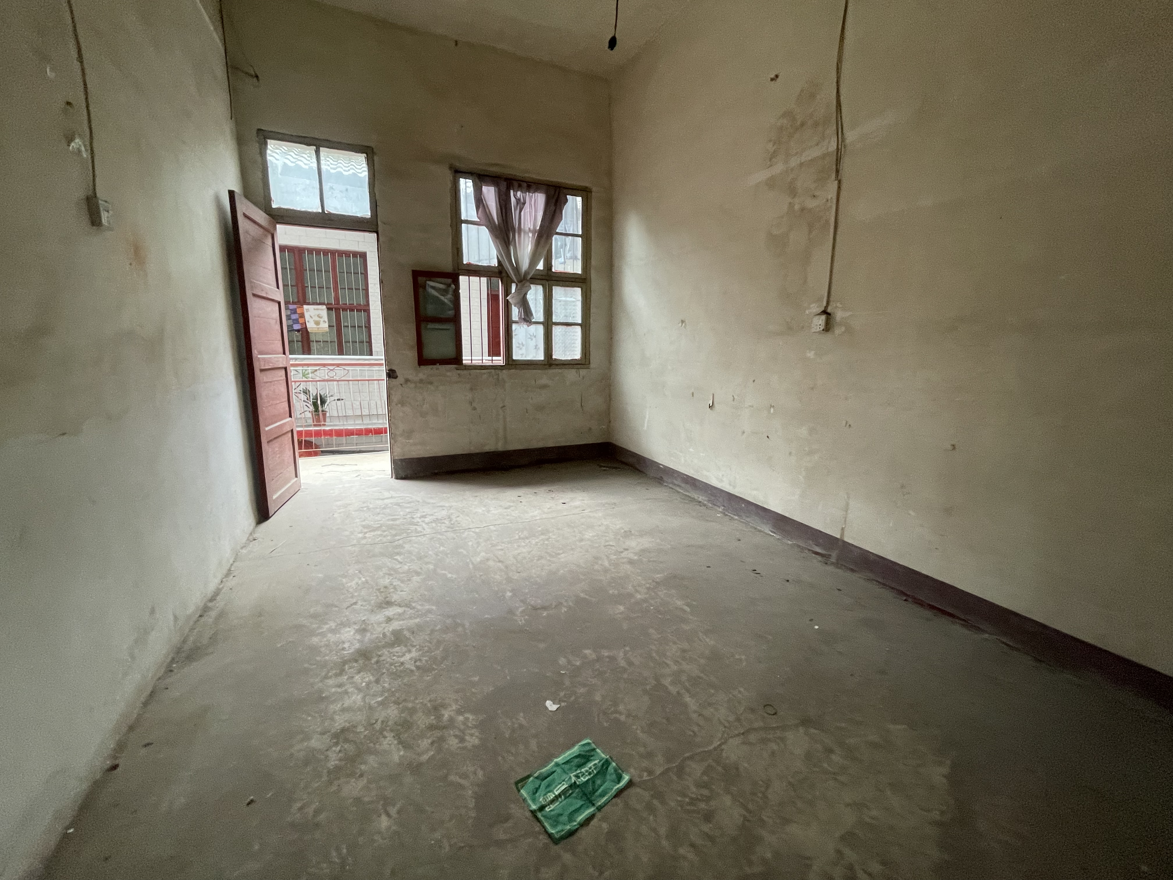 实验高中对面.建设街私房.周边配套成熟.看房方便.诚意卖