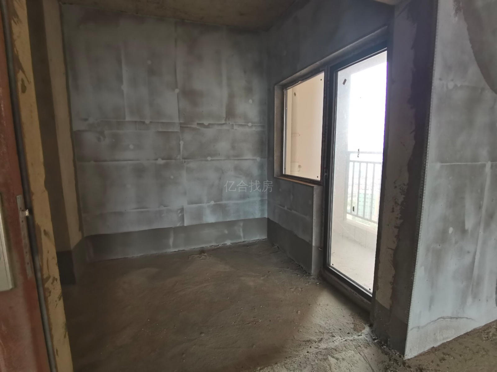 业主诚心出售，环球忠心，电梯好楼层，三开间朝南