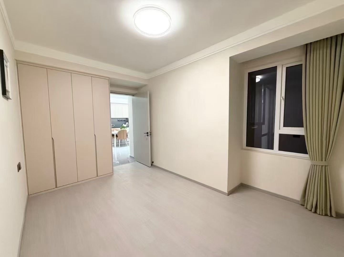 降价了，城西，满庭春，单价4900，全新精装，精装三房，过户费超低，中间好楼层