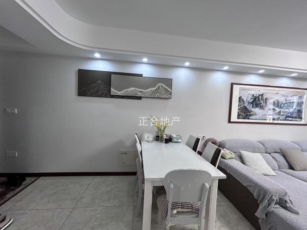 城南，亏本出售，新街，精装三房，成色新，电梯好楼层，证满二