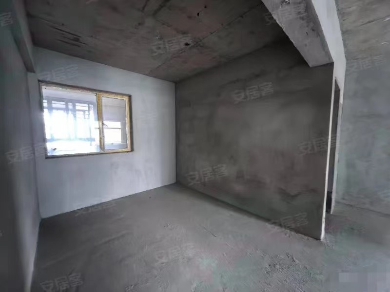 309？急售亏本出，蓝天新城，中间好楼层，毛坯3房，单价5000，证件满2，业主诚心出售，人车分流大小区