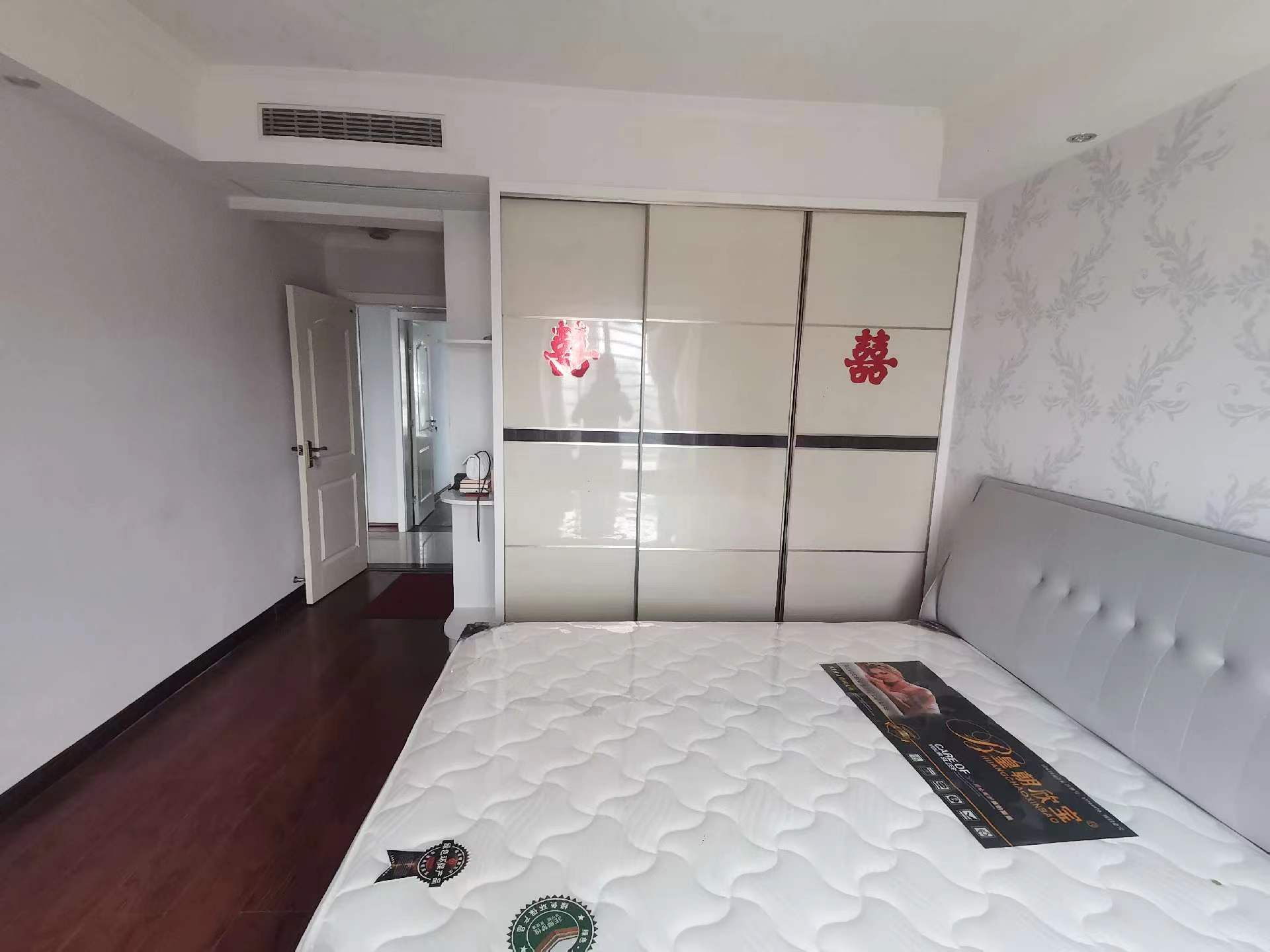 东城国际.精装三房.证件满二.看房方便