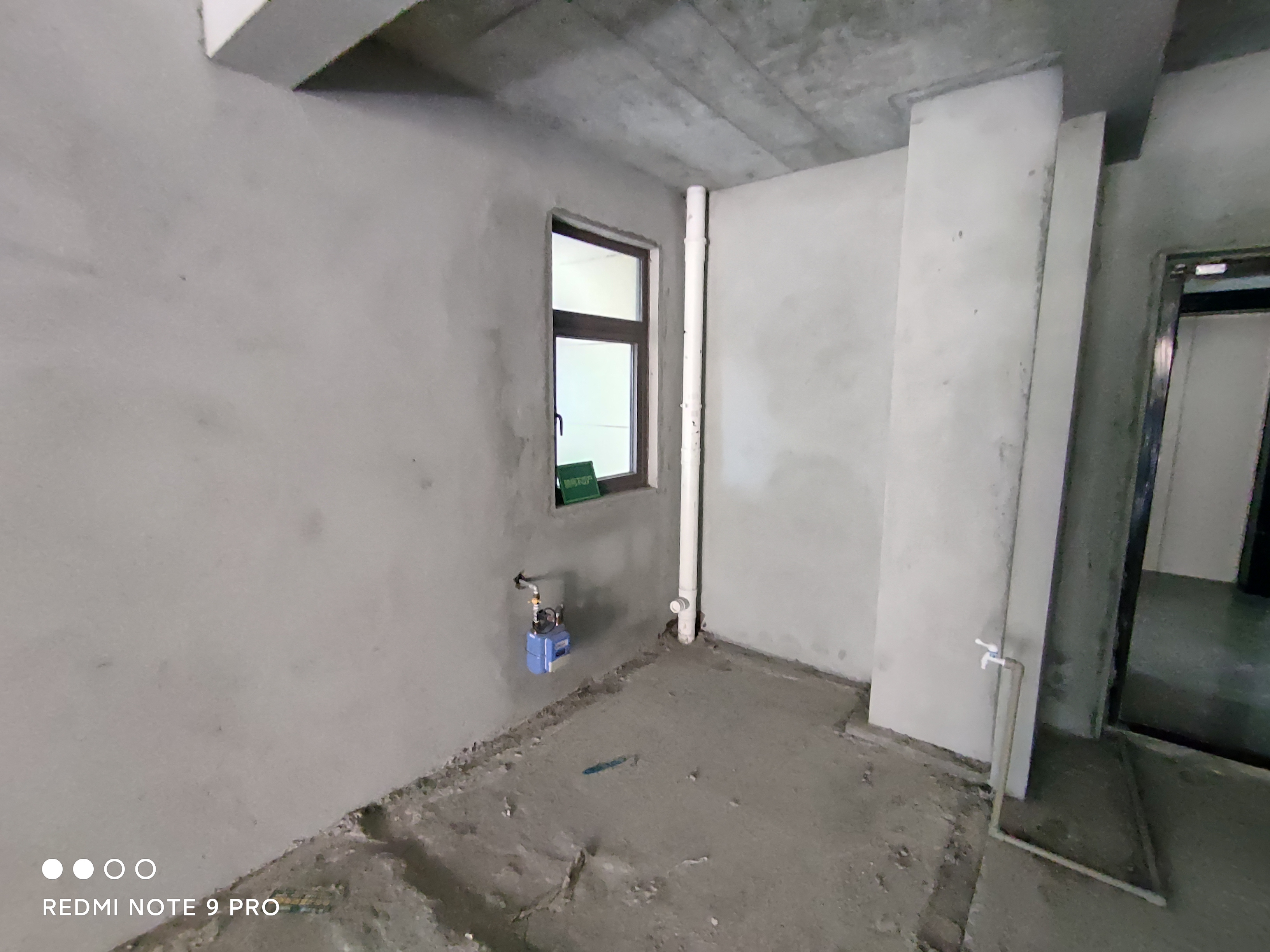 绿地香格里拉电梯好楼层毛坯三房两卫环境优美价格便宜急售