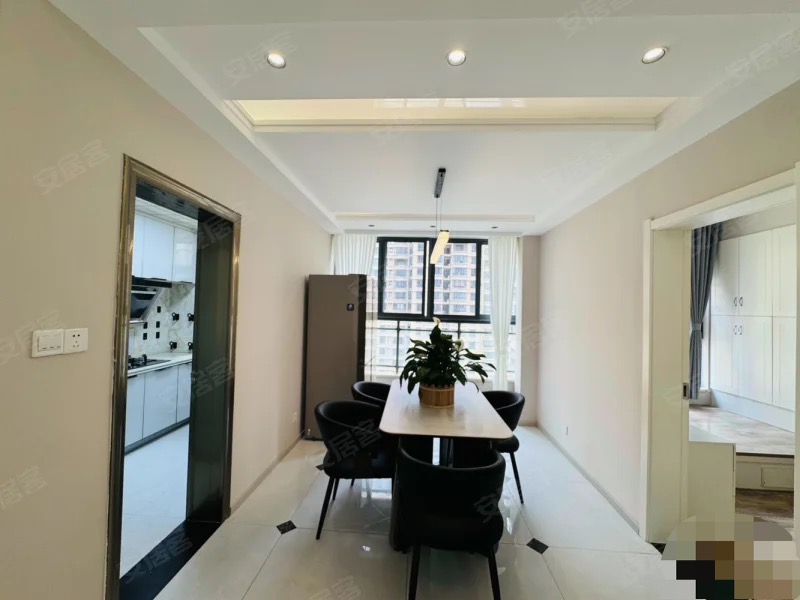 颐和公馆，纯边户，精装3房2卫，11楼，三面采光，南北通透，单价5000