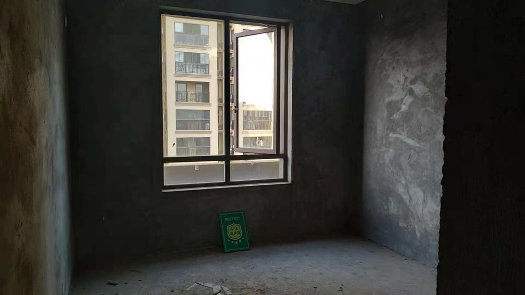 绿地华庭锦城毛坯稀缺小面积三房户型通透视野好价格不高速来下手