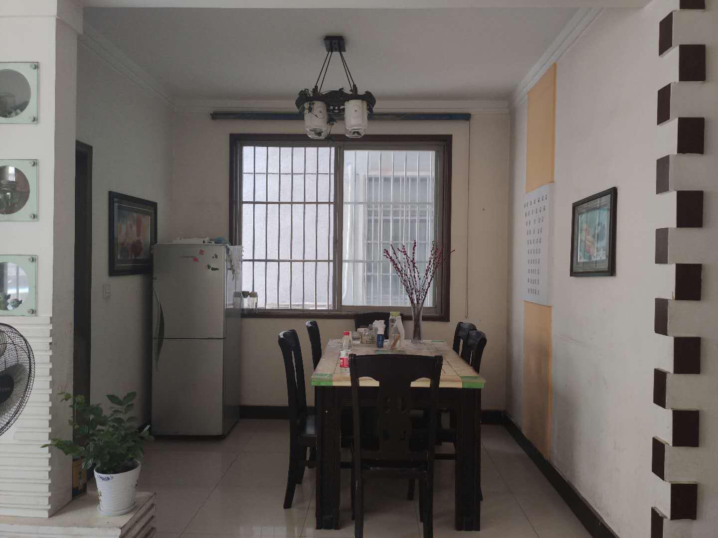 春江花园步梯好楼层，装修三房，直接拎包入住