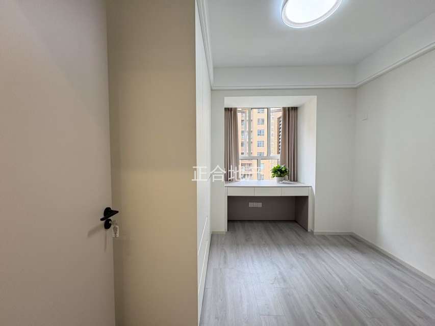 降价了，城南，沔阳天泽园，电梯小高层7楼，证满二年，三开间朝南，精装三房二卫，全屋中央空调，净水器，家电齐全