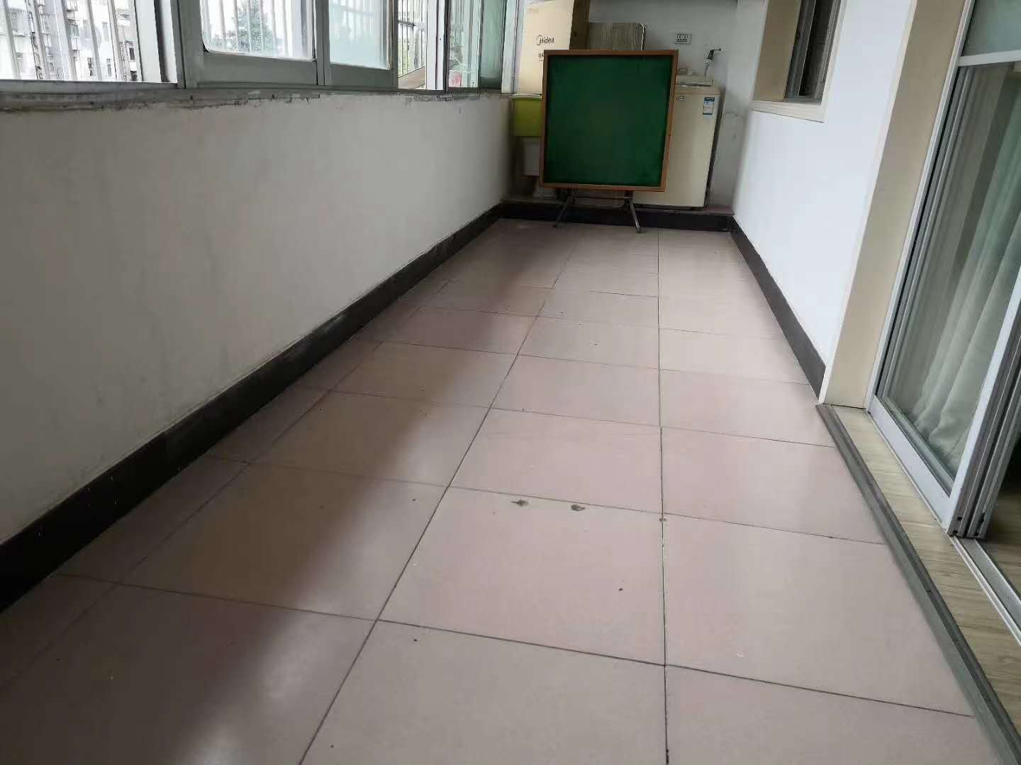 城南武商旁边武建宿舍中层南北通透大阳台可按揭