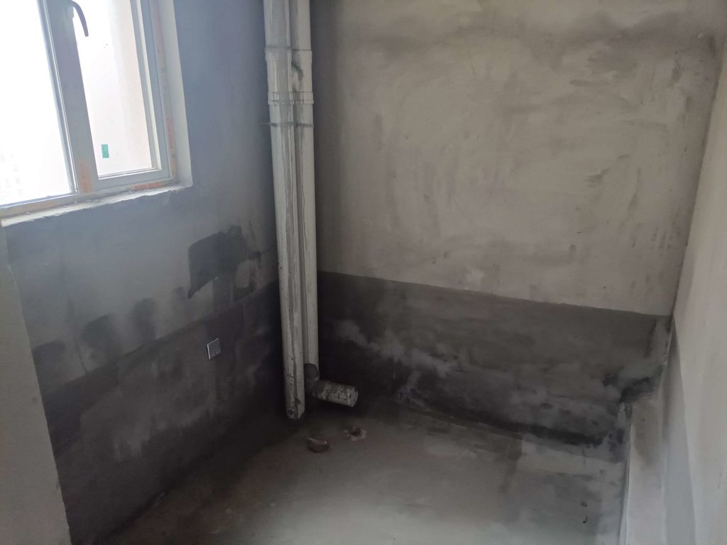 南城新区，蓝天新城毛坯大三房，南北双阳台，全人车分流，满二中间楼层