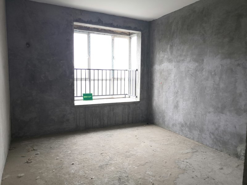 绿地华庭锦城毛坯四房南北通透证件满二看房方便