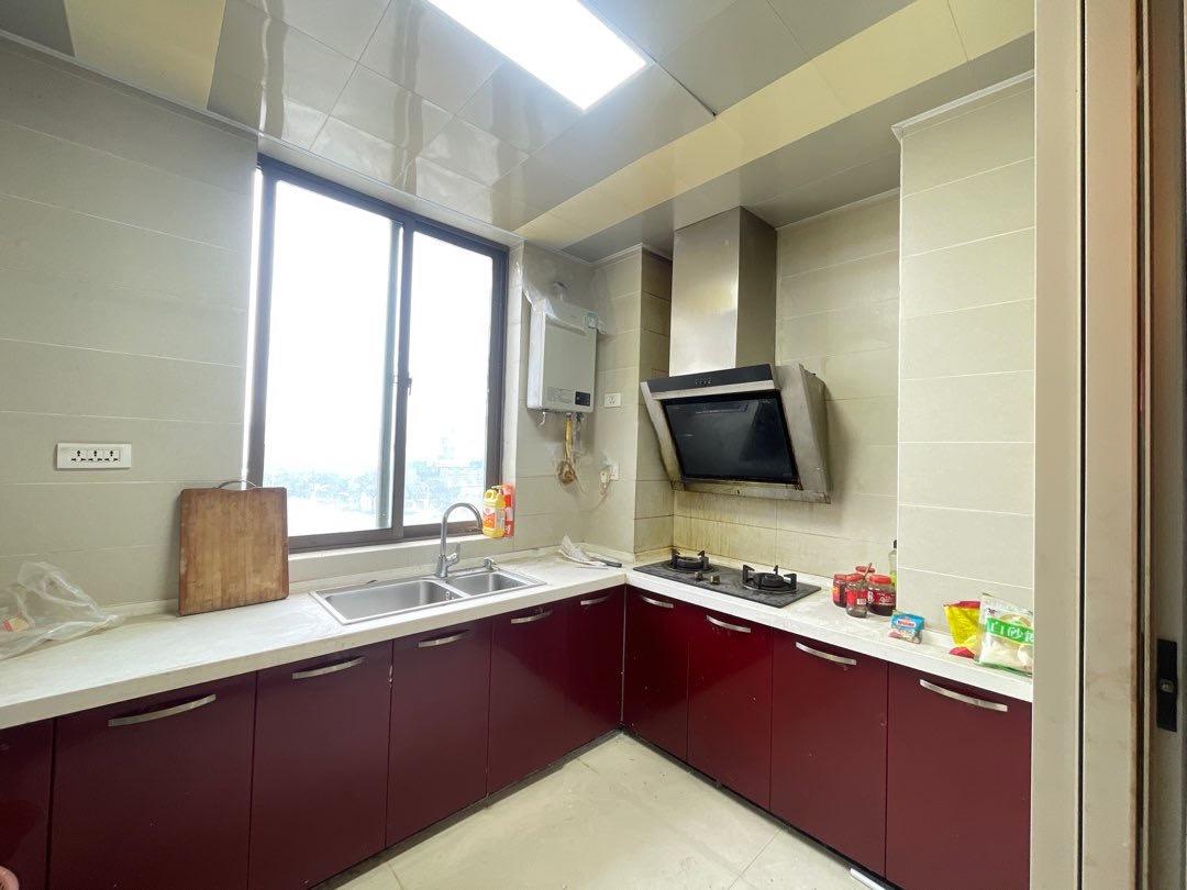 城南钟心，捡漏价格，宽敞大三房，单价4600，电梯小高层