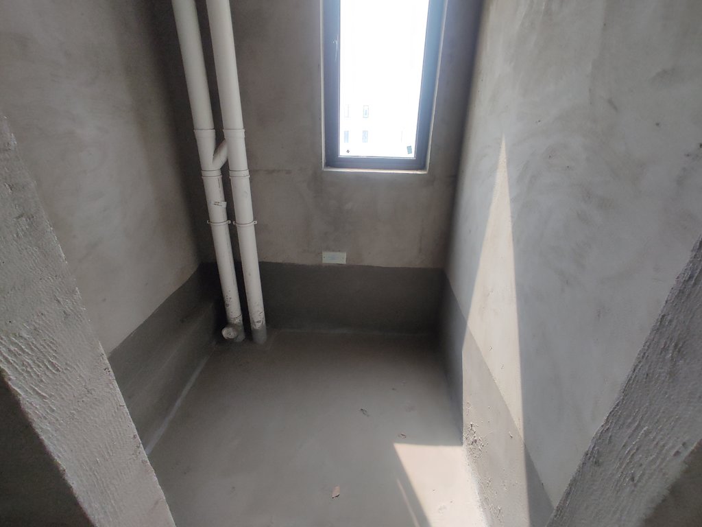 荣怀毛坯边户一梯一户看房方便