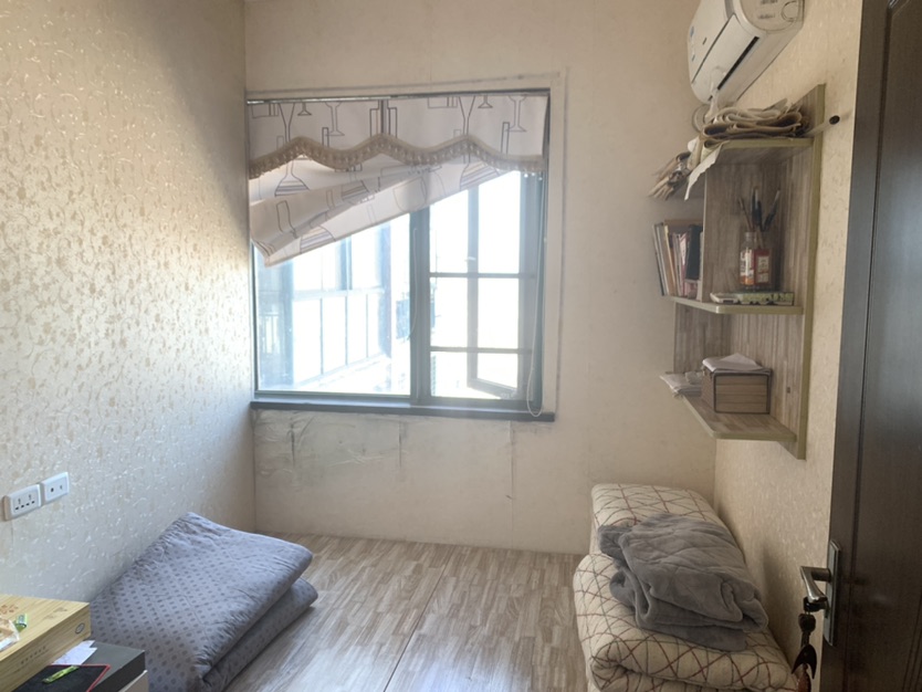 车站对面，时代广场精装修两房，满五年