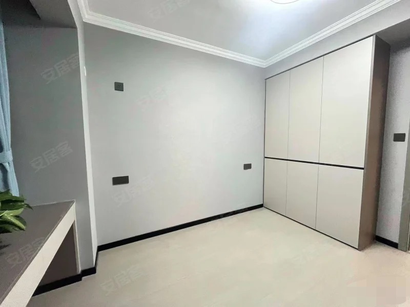 急售,满庭春7期，精装三房两卫，全新装修,好楼层，兔宝宝板材格力中央空调,毛坯价格买精装