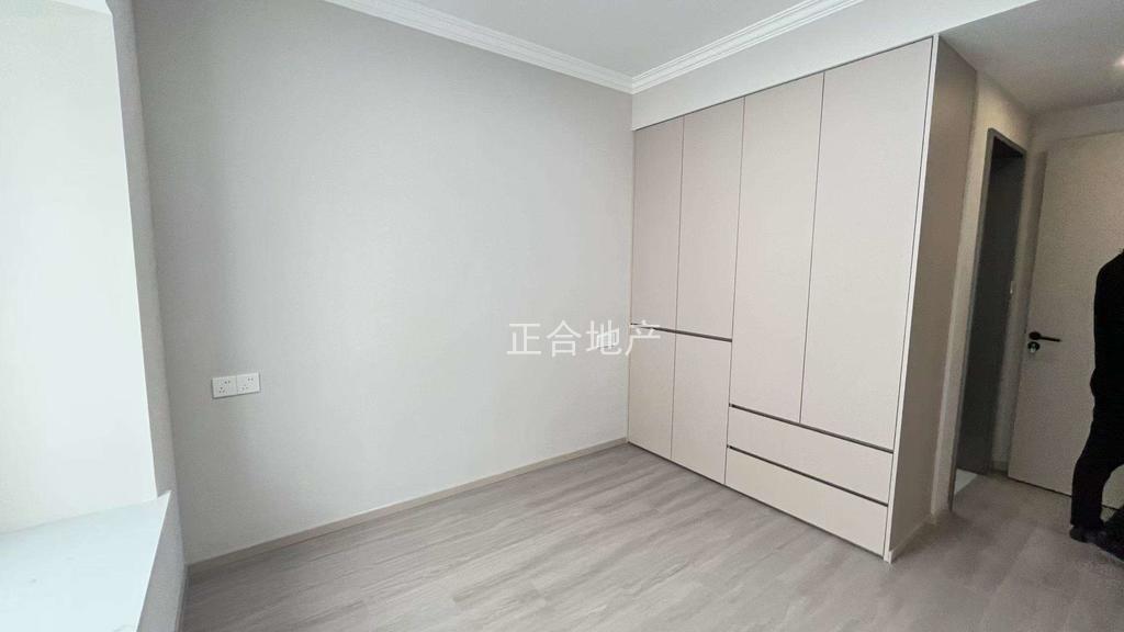 城南，森林国际北苑，一天未住，全新装修，精装三房，好楼层，证满二，拎包入住，