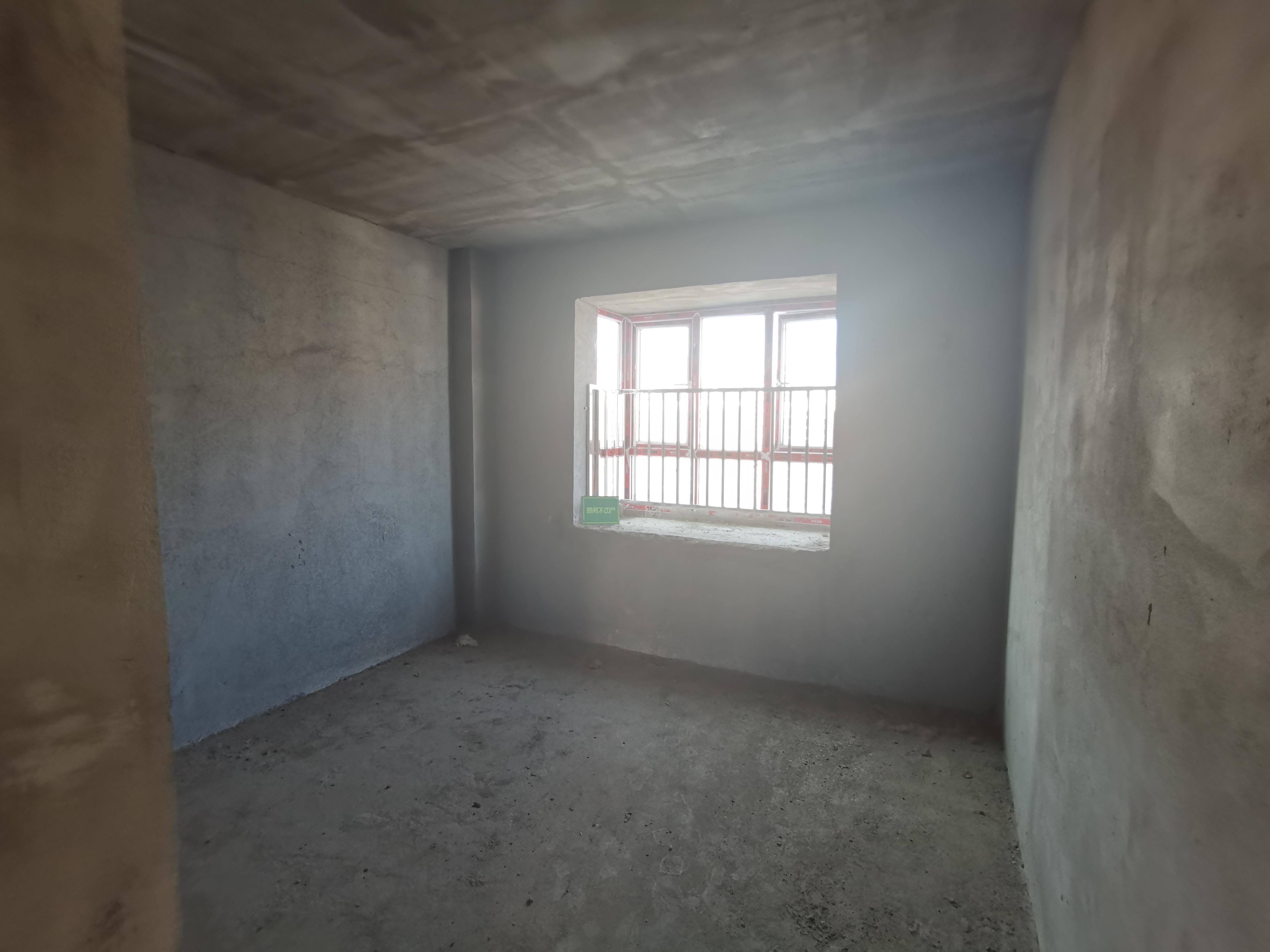 沔阳公馆毛坯四房，三面采光，通风视野俱佳，看房方便