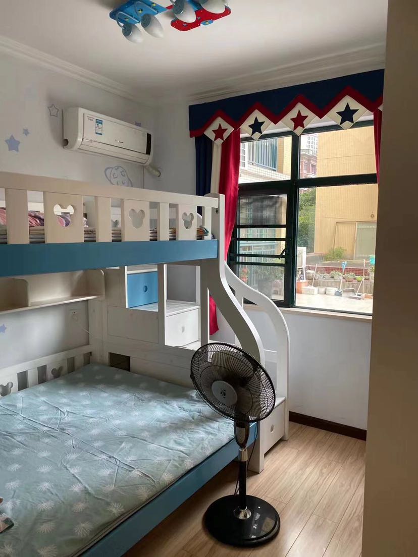 新城一号电梯小高层，送超大露台，交通便利，上学方便，急售