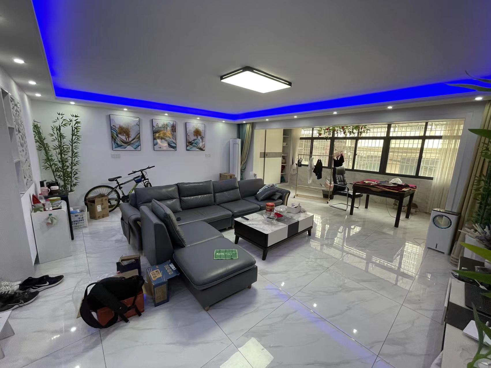 宏达路 车站附近  桃源居  大户型四房  看房方便  新装修两年 家电齐全  楼层好