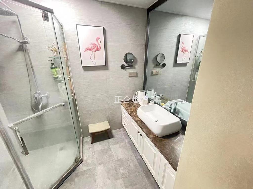 亏本出售，绿地华庭锦城，送40平入户花园，精装三房，证满二