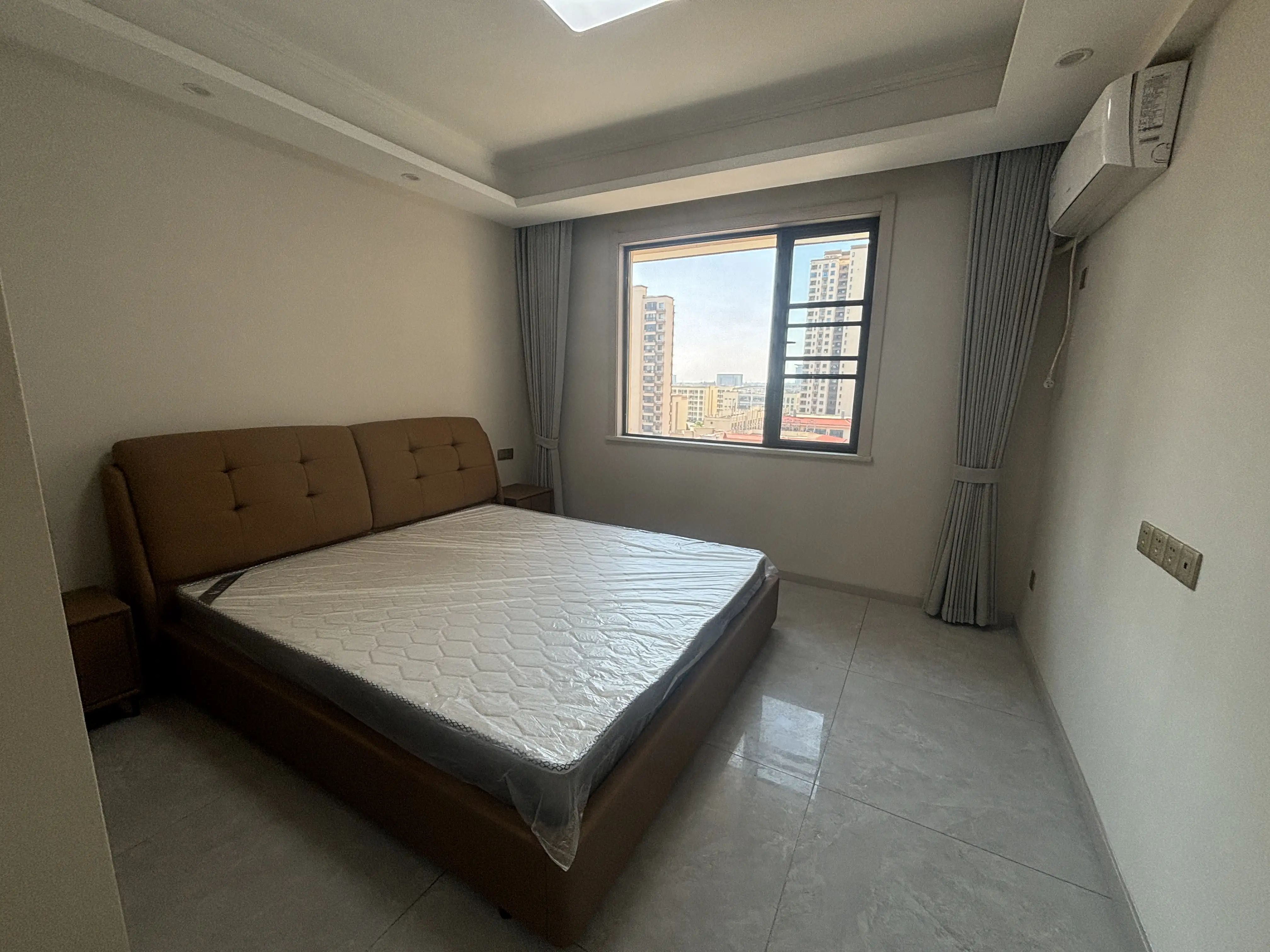 降价了，城南，荣怀C区，精装三房两卫，边户，好楼层，视野好，诚心出售