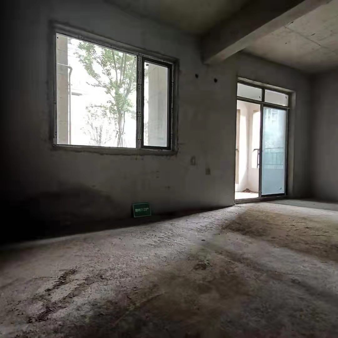 环球毛坯三房户型方正老城区交通生活便利商业城市！