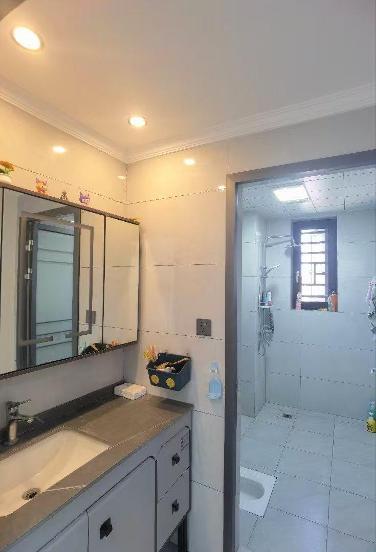 仙桃满庭春4房两厅2卫精装修优价出售！