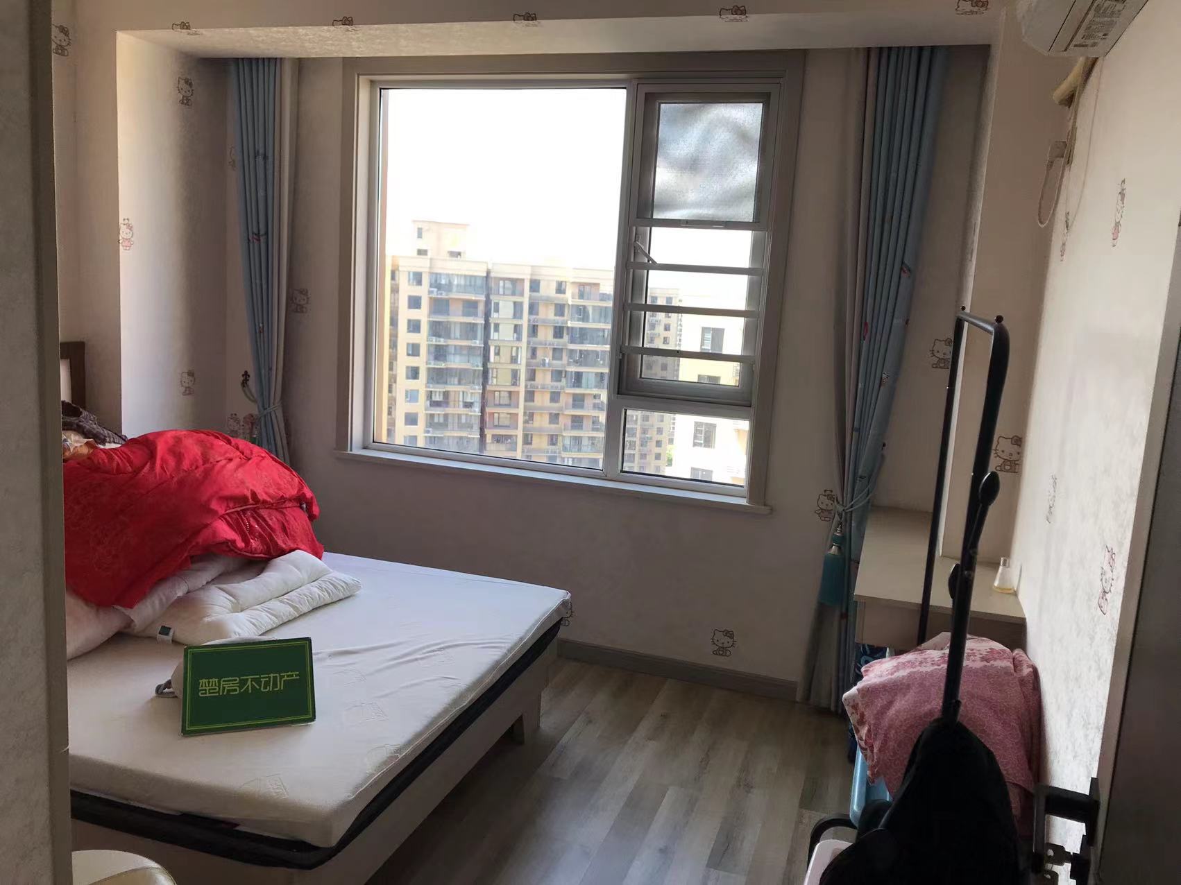 满庭春供暖房证满二精装卖毛坯价配套齐全精装四房边户户型好诚意出售