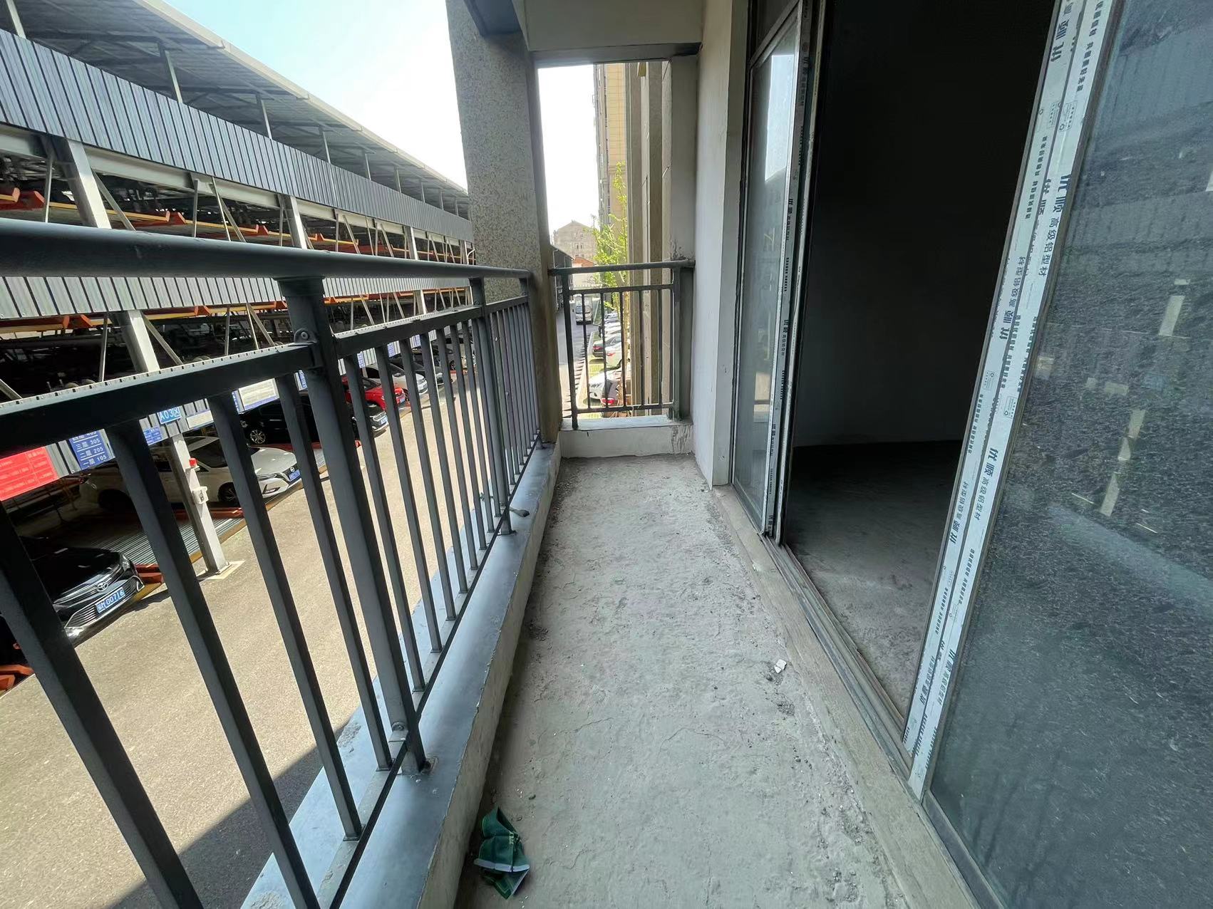 环球毛坯3面采光，单价5500，看房方便，出行方便