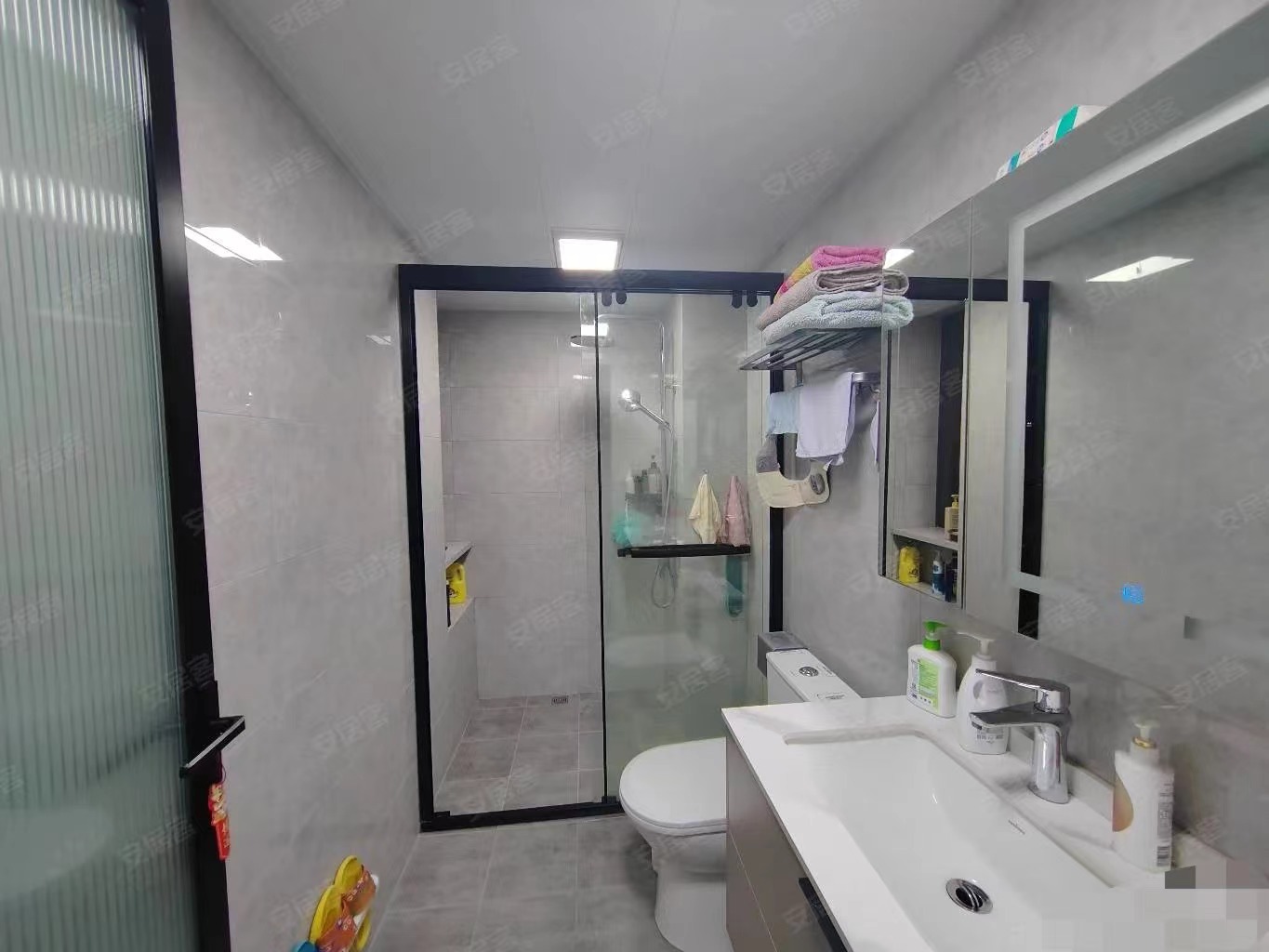 53，捡漏，森‮国林‬际‮冷翡‬翠，精装三房，‬全屋地暖，证‬满二