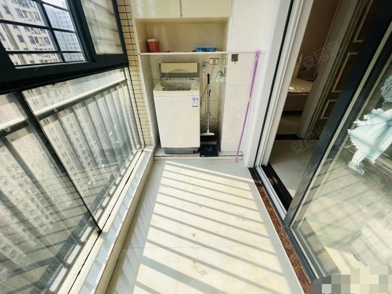 236，降价了，业主急售，一中附近，和合国际4期，精装3房，南北通透，楼层好，证件满两年，