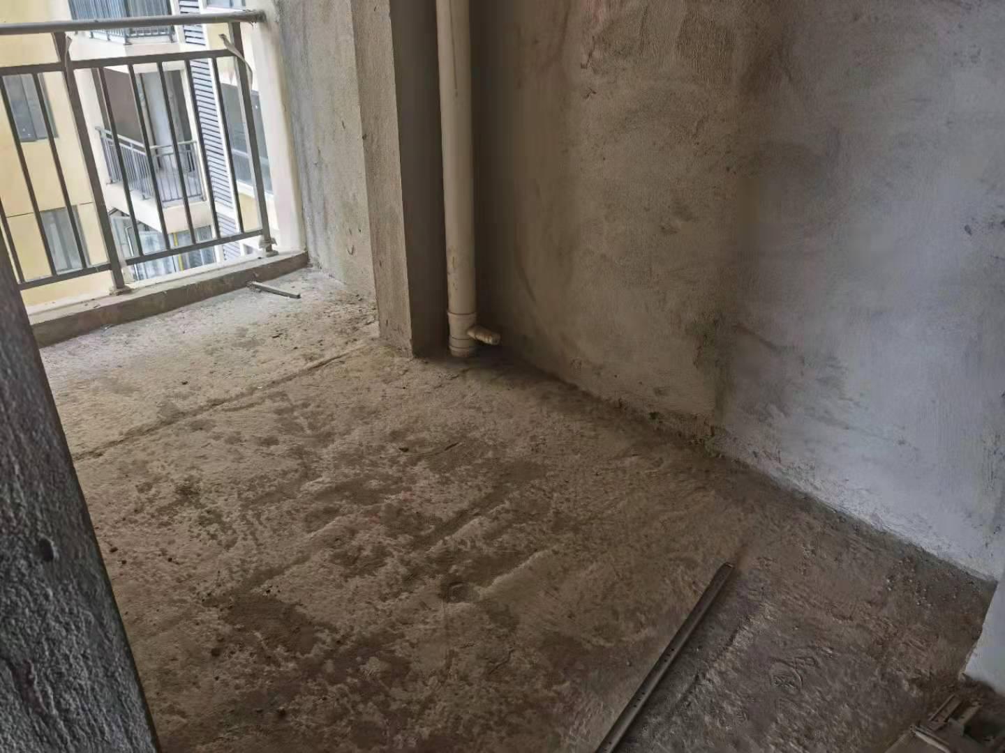 财源盛景毛坯三房中间好楼层，武商旁边