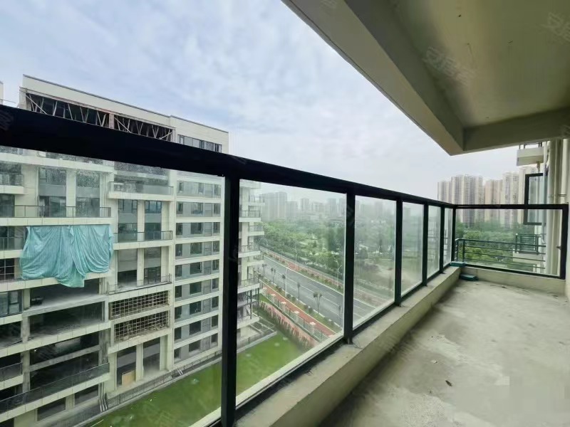 161，蓝天花园，大平层，南北通透，160平带车位，带6米高客厅，3阳台小洋房，一梯一户