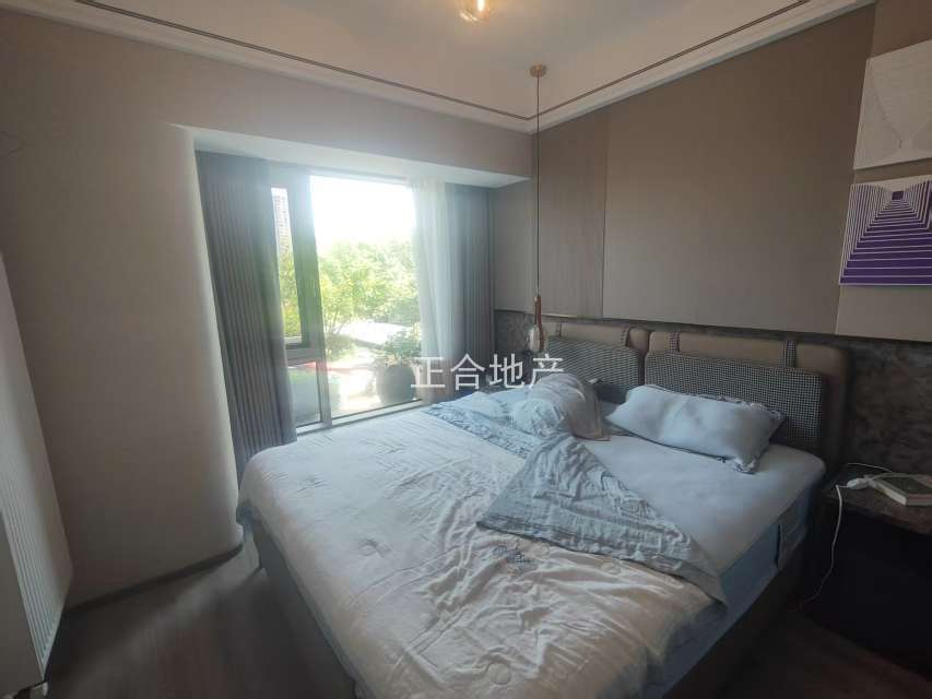 城南，蓝天新城，豪装三房，带100平特大露台，带地下子母车位，证满二