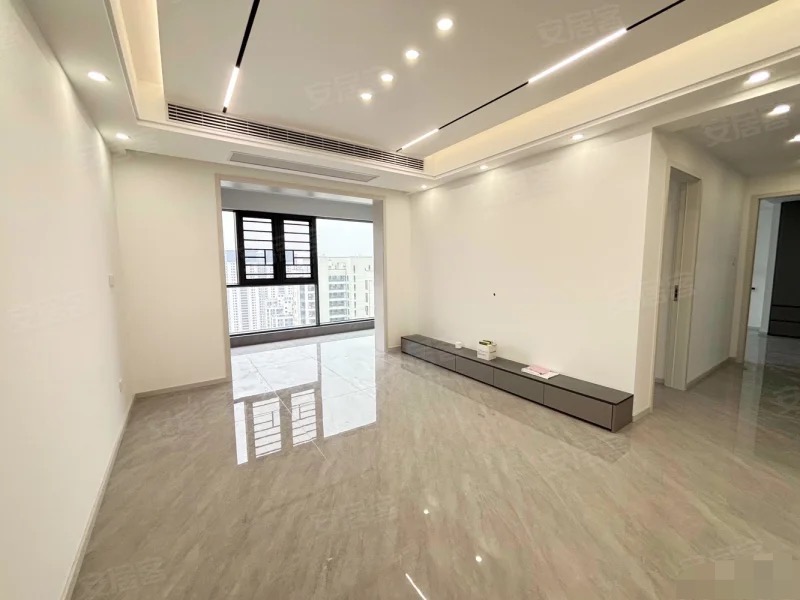 295，吾悦旁，蓝天花园，全新精装修，三房两卫，中间好楼层，全屋中央空调，兔宝宝板材