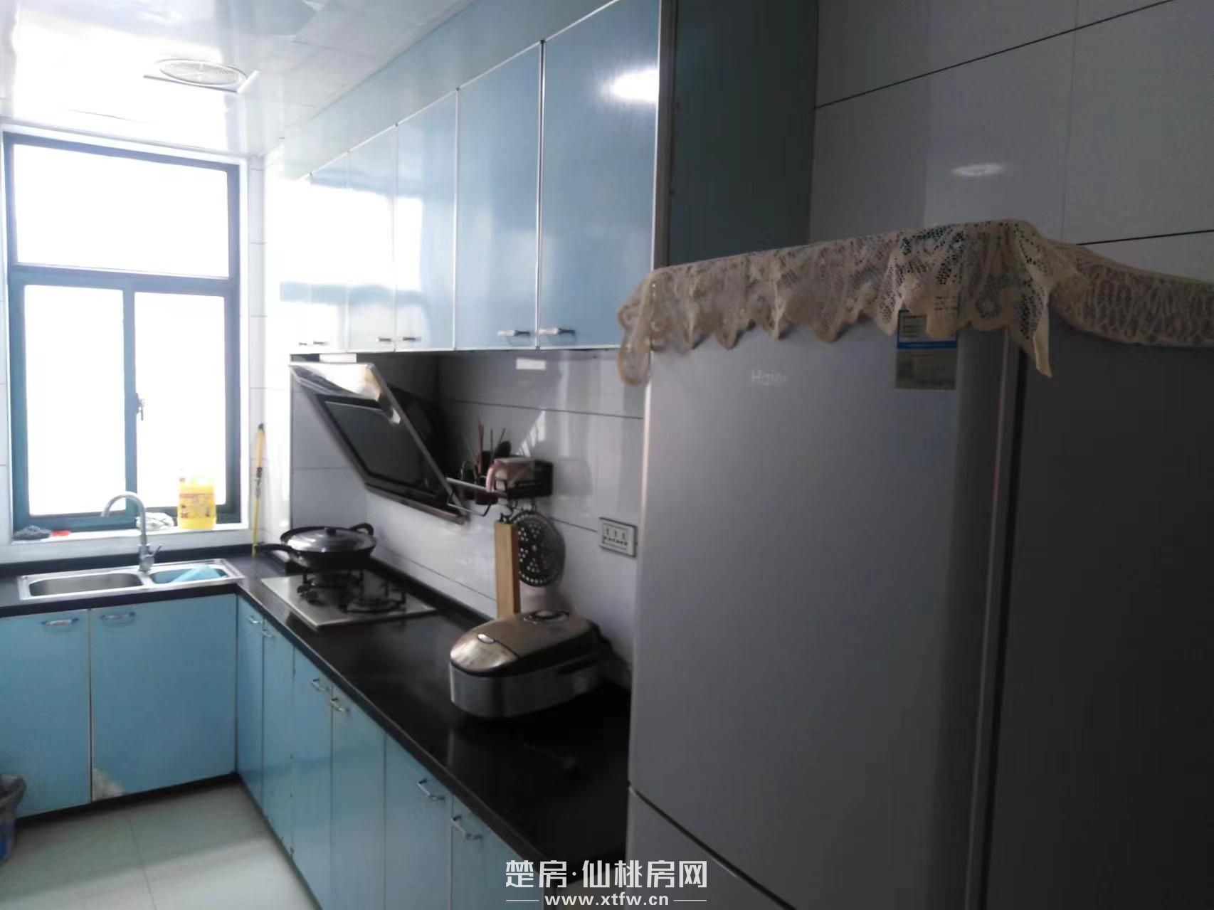 仙桃四中旁东城花园精装三室两厅两卫出售