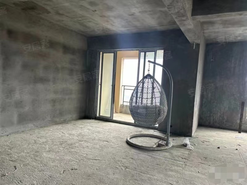 241，捡漏好房，城南，御台公馆，毛坯两房 ， 单价4千出头 ，总价36万，  视野采光好