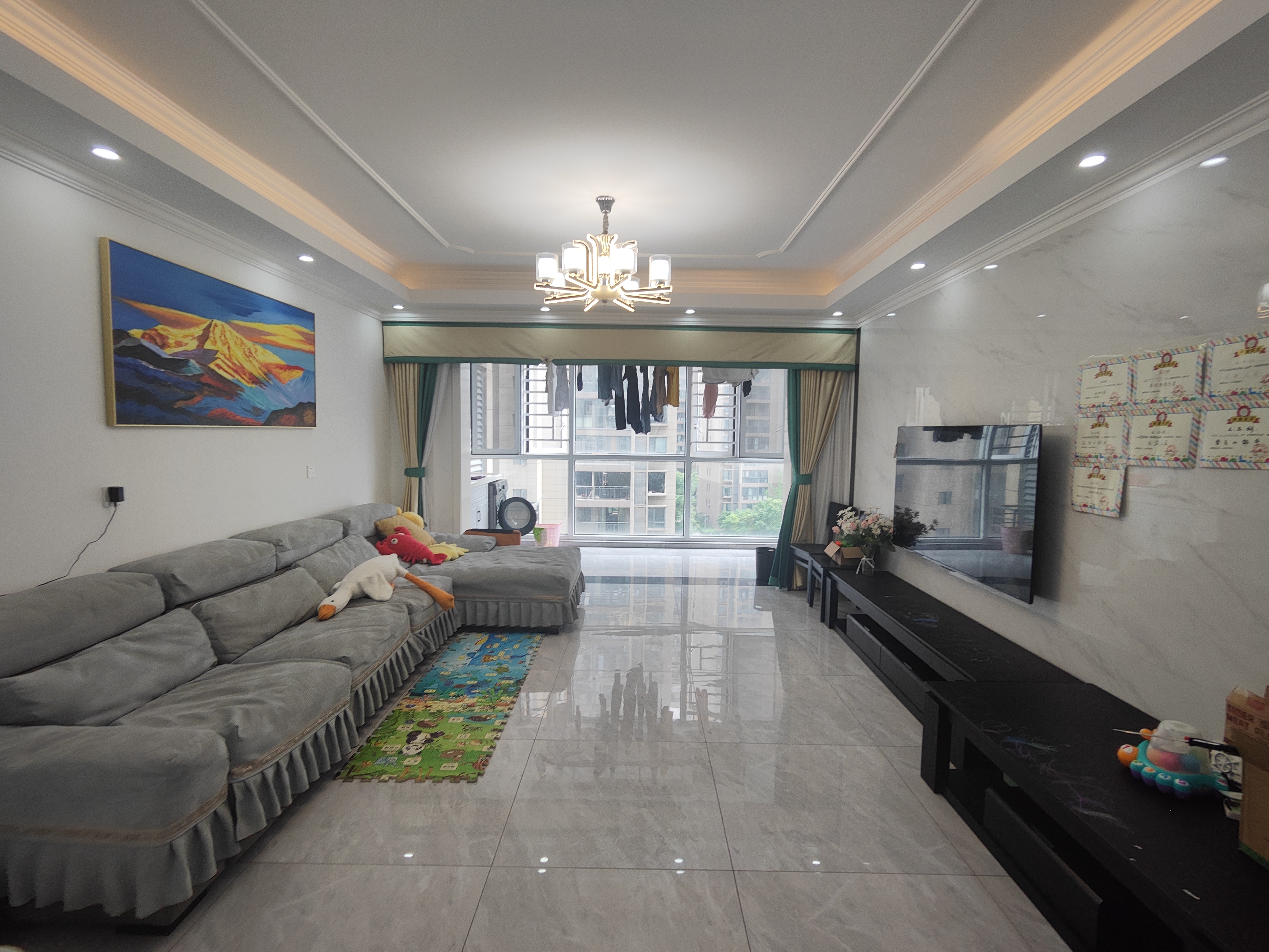 元泰未来城.精装四房.楼下就是學笑.出行方便.看房方便