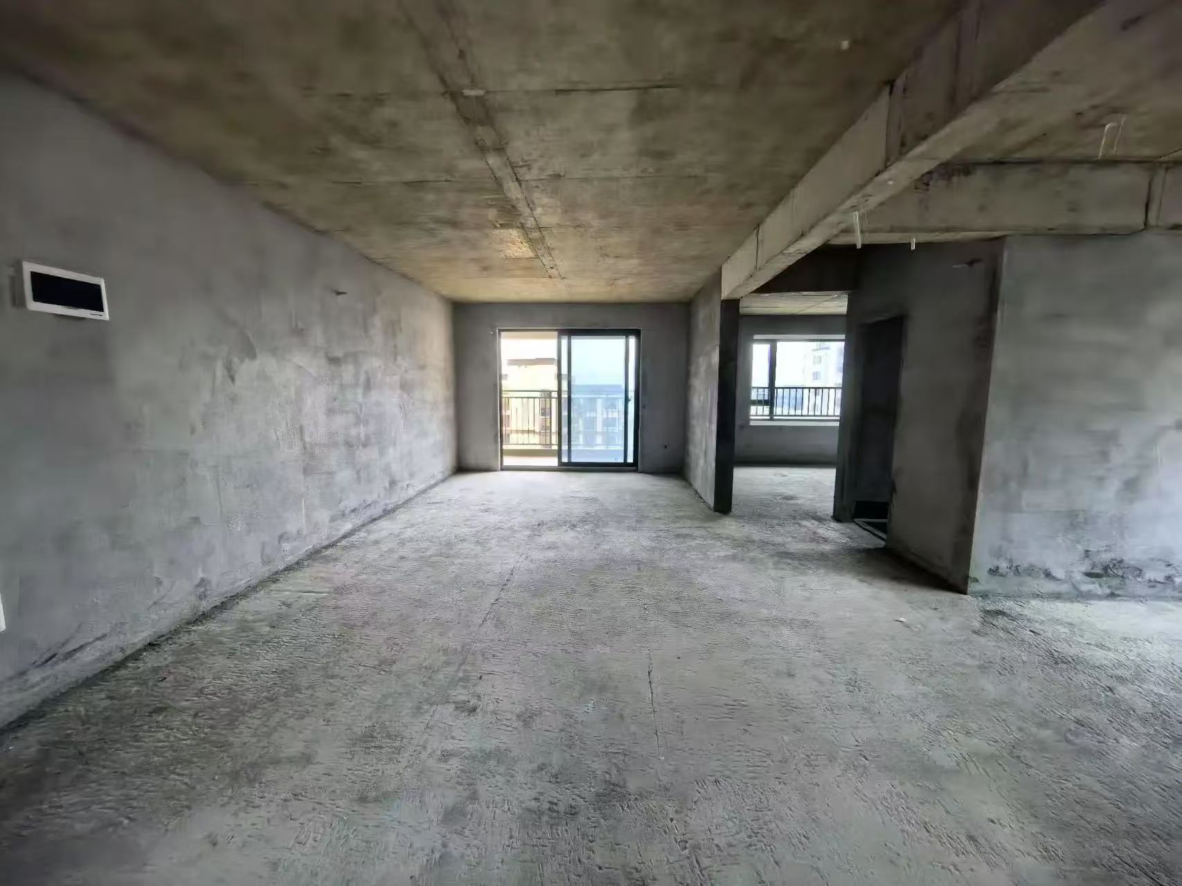 城南， 荣怀A区，毛坯三房， 边户小高层，好楼层，72万包营业税